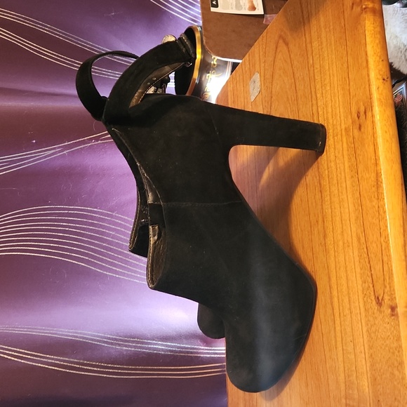 Tahari Sabia Heeled Bootie - Picture 3 of 8
